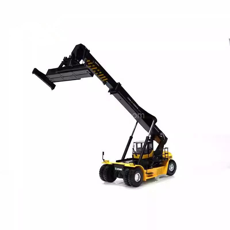 1 35 XCMG XCS4531K Reach Stacker Diecast Model (3)