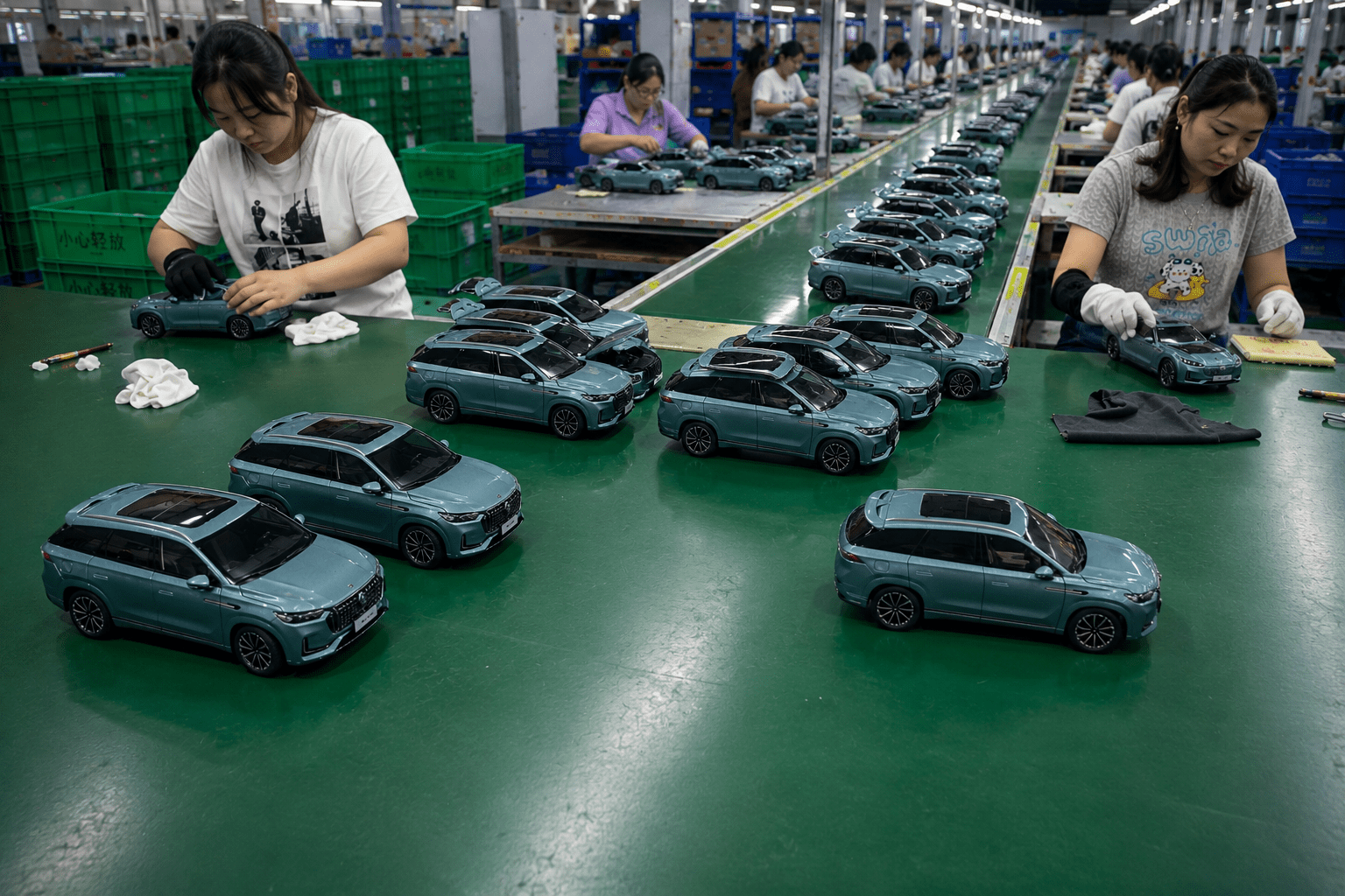 Mass production of Chery Tiggo 9 scale models