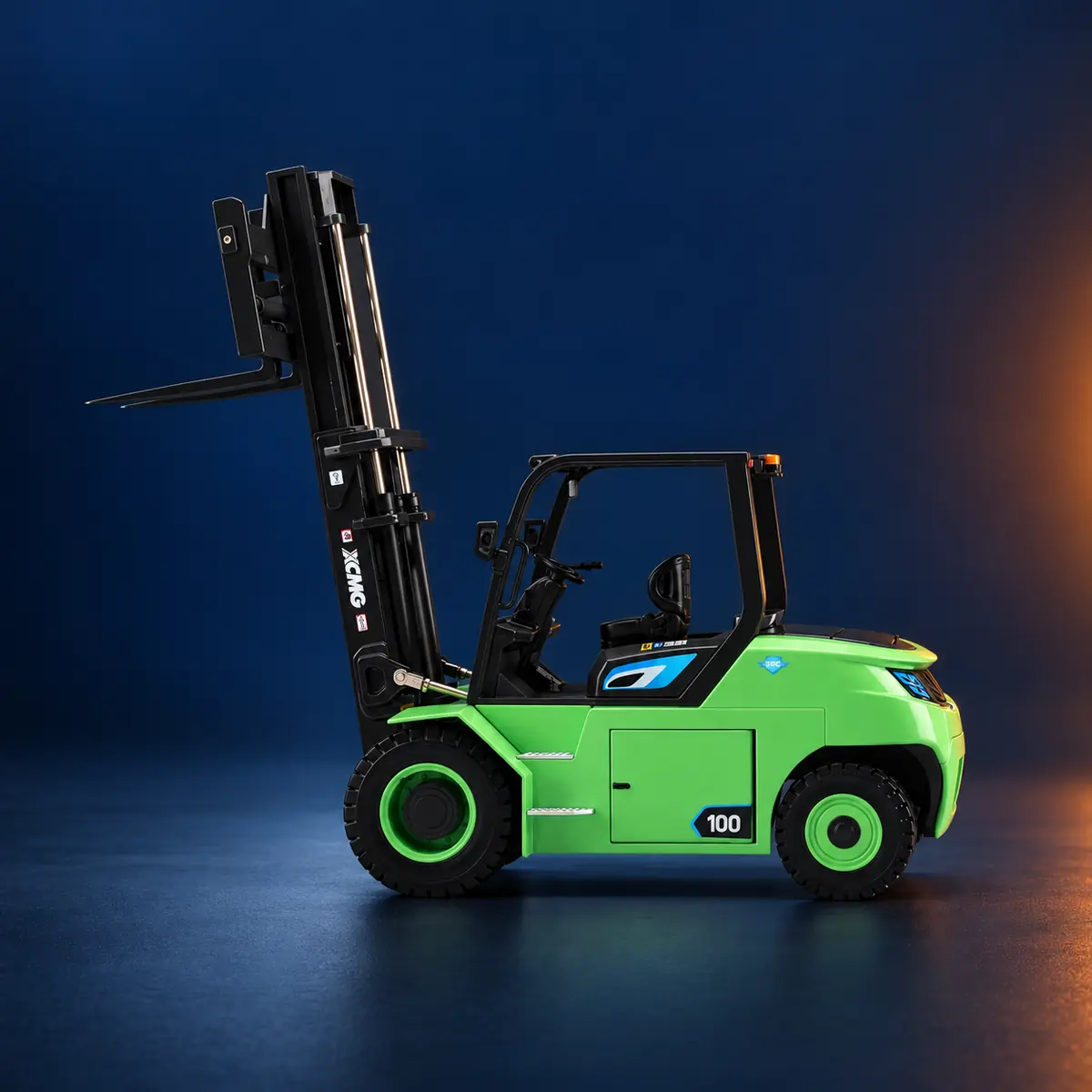 Side view of the XCMG forklift model with the fork carriage raised